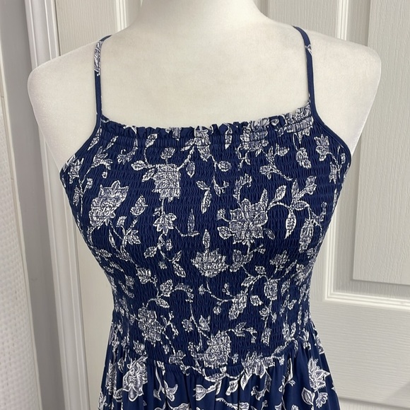 Reitmans Signature Sundress Ruched Bodice Criss Cross Cami Straps Pleated Size M - Picture 2 of 15